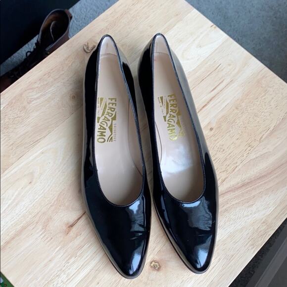 Vintage Salvatore Ferragamo black patent leather classic chic timeless size 10.5 - Picture 4 of 11